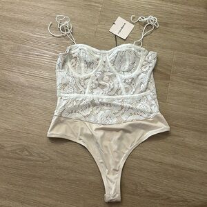 Superdown Revolve Women’s Stasia Lace Shoulder Tie Bodysuit